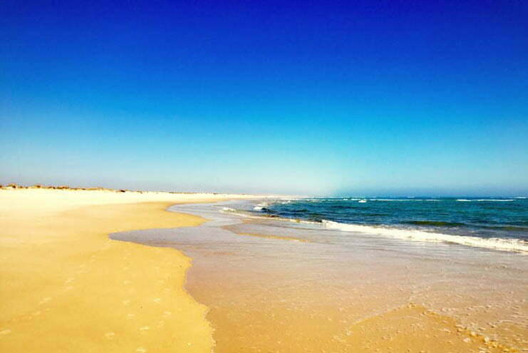 Cum am ratat cele mai fotografiate plaje din Portugalia, dar am descoperit Paradisul ocean plaja portugalia rezervari avion plaja nisip mare beach bar bere