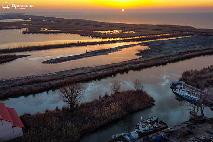 Experiențe unice la Jurilovca Delta Dunarii turism pescuit oferte cazare pescari lac mancare unicat jurilovca traditii traditional