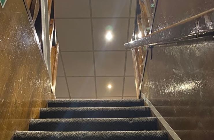 Scările din interiorul navei