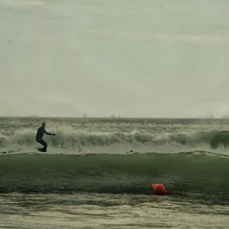 Surf la Neversea Beach