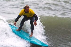 Surf la Neversea Beach