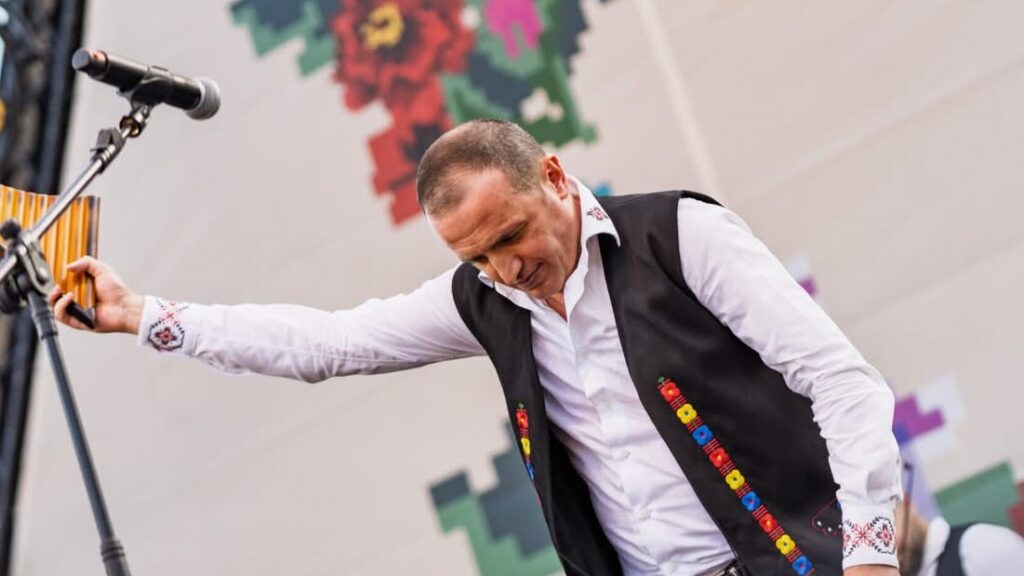 Cezar Cazanoi, dirijor Ansamblul Folcloric Profesionist „Brâulețul”
