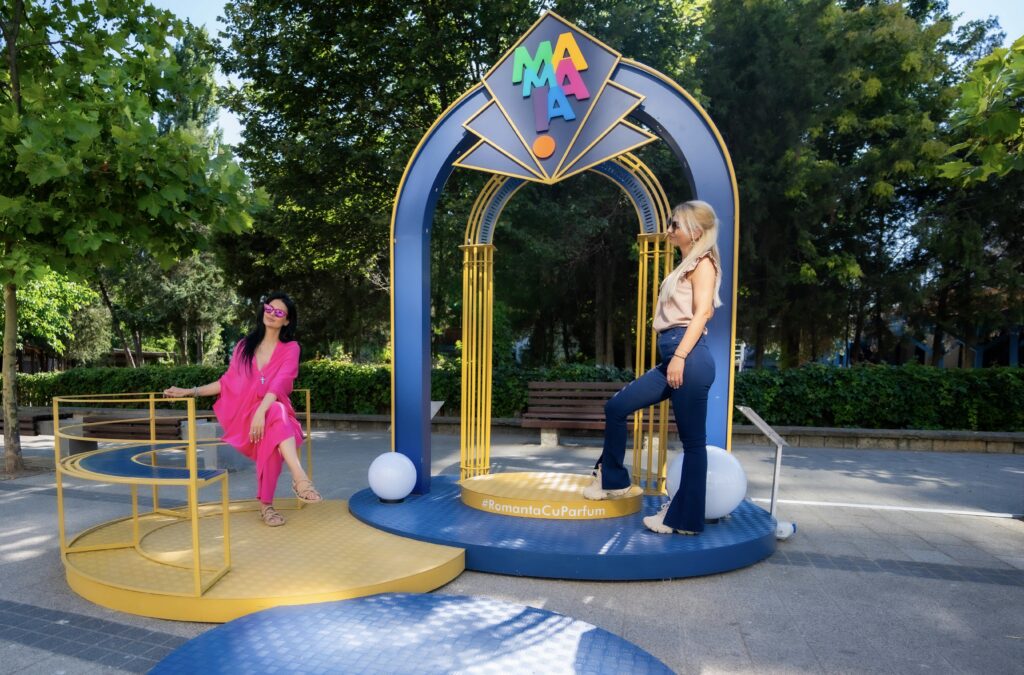 Alte două puncte foto „instagramabile”, instalate în Stațiunea Mamaia