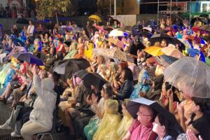 Festivalul Mamaia 2025 a început cu ploaie, dar fără să golească scaunele Festivalul Mamaia 2025