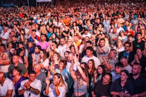 Festivalul STARDUST a adus hiturile anilor ’90 și 2000 la NIBIRU, într-un weekend care a unit generațiile Festivalul STARDUST a adus hiturile anilor ’90 și 2000 la NIBIRU, într-un weekend care a unit generațiile
