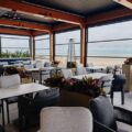 Terasa restaurantului ADDRESS 44° din Mamaia Nord, cu vedere spre mare