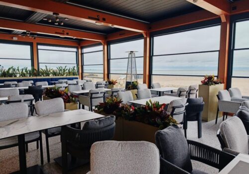 Terasa restaurantului ADDRESS 44° din Mamaia Nord, cu vedere spre mare