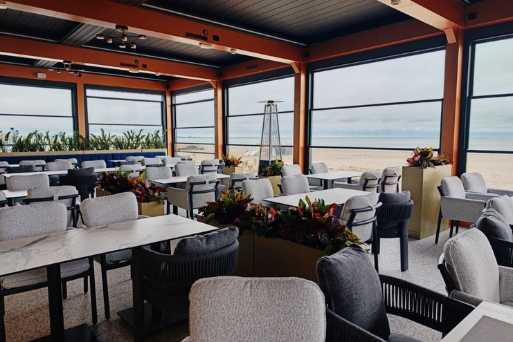 Terasa restaurantului ADDRESS 44° din Mamaia Nord, cu vedere spre mare