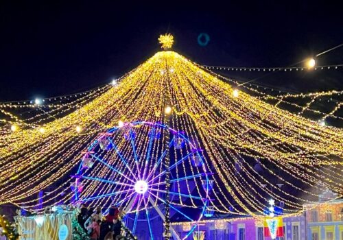 Calendarul târgurilor de Crăciun 2026: lumini festive și roata panoramică în Piața Mare din Sibiu