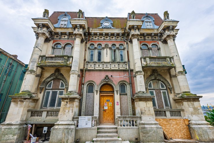 Casa cu Lei din centrul vechi al Constanței, fațada