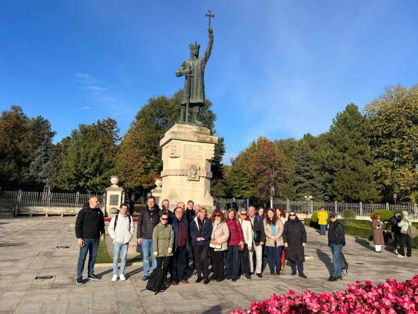 Monumentul lui Ștefan cel Mare din Chișinău – delegația ANAT România în Republica Moldova